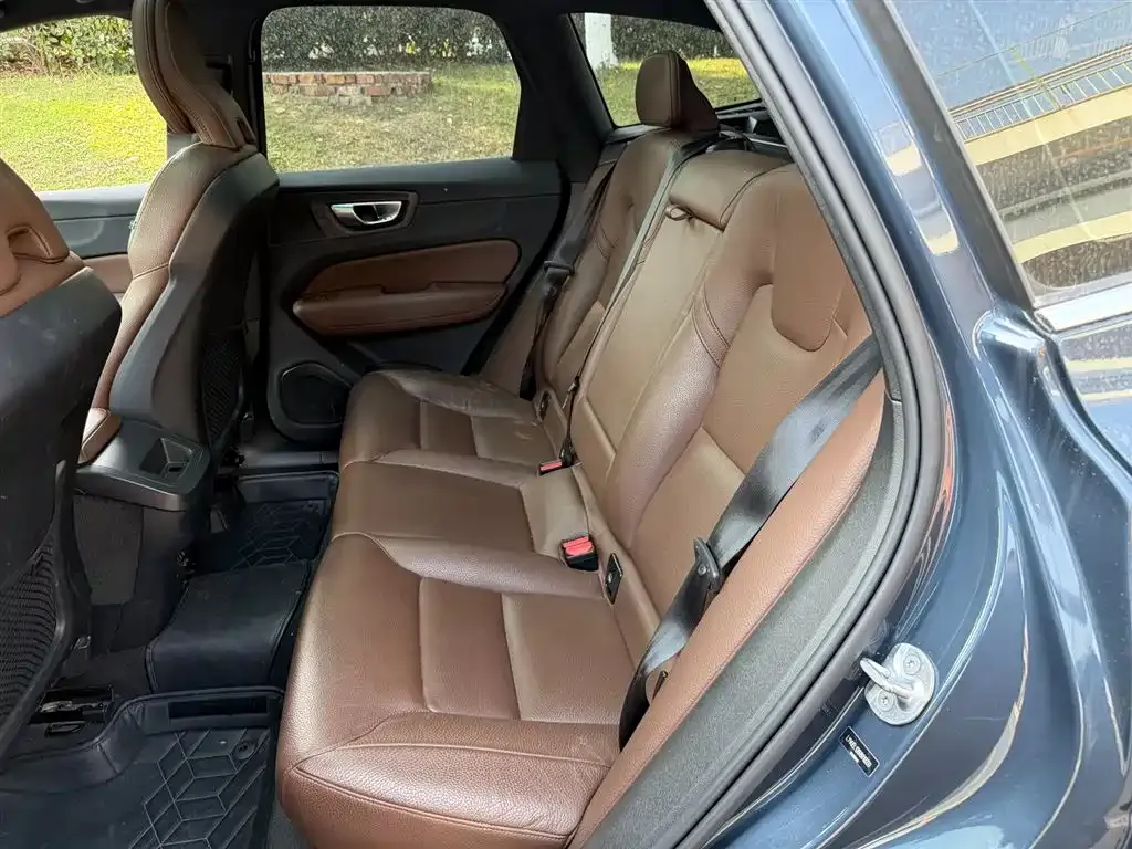 Volvo XC60 2024 из CN, фото 2