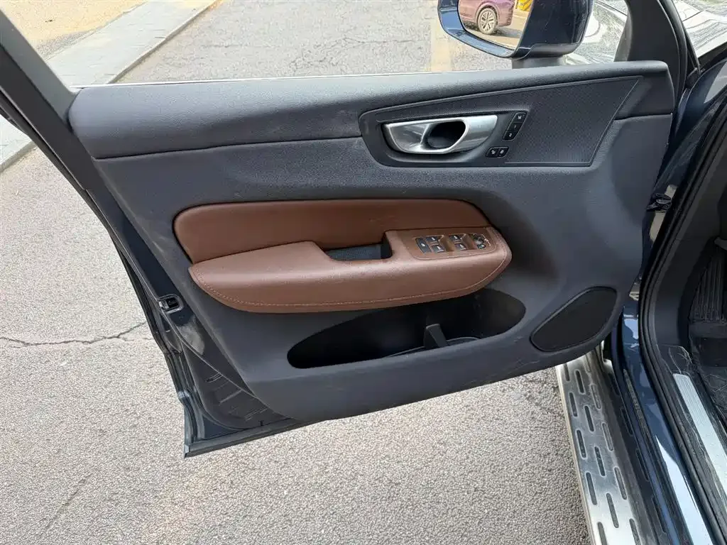 Volvo XC60 2024 из CN, фото 9