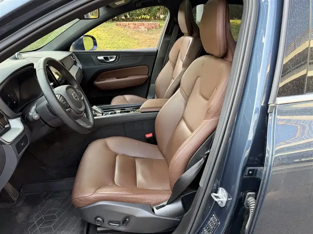 Volvo XC60 2024 из CN, фото 3