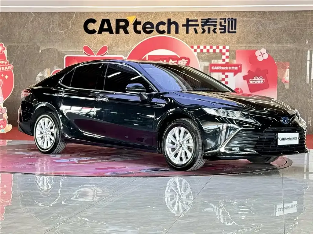 Toyota Camry — фото 7