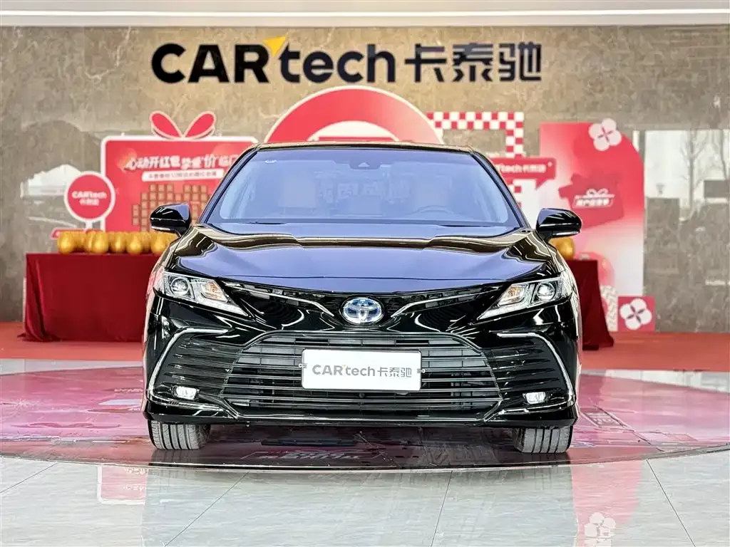 Toyota Camry — фото 2