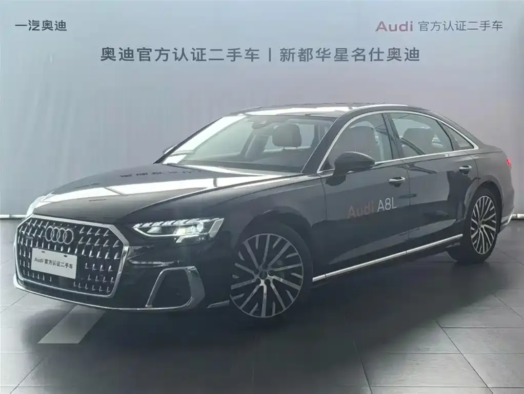 Audi A8 — фото 1
