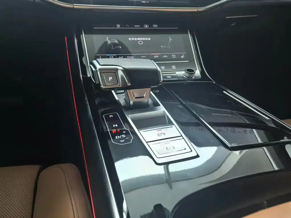 Audi A8 — фото 8