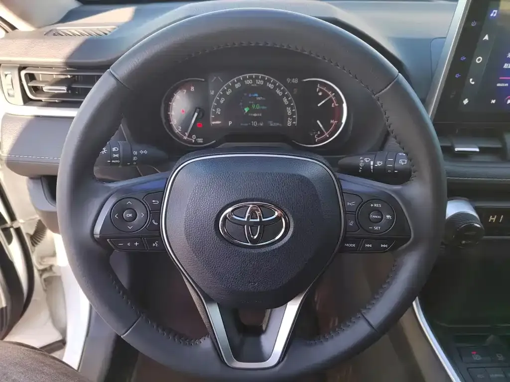 Toyota RAV4 — фото 4