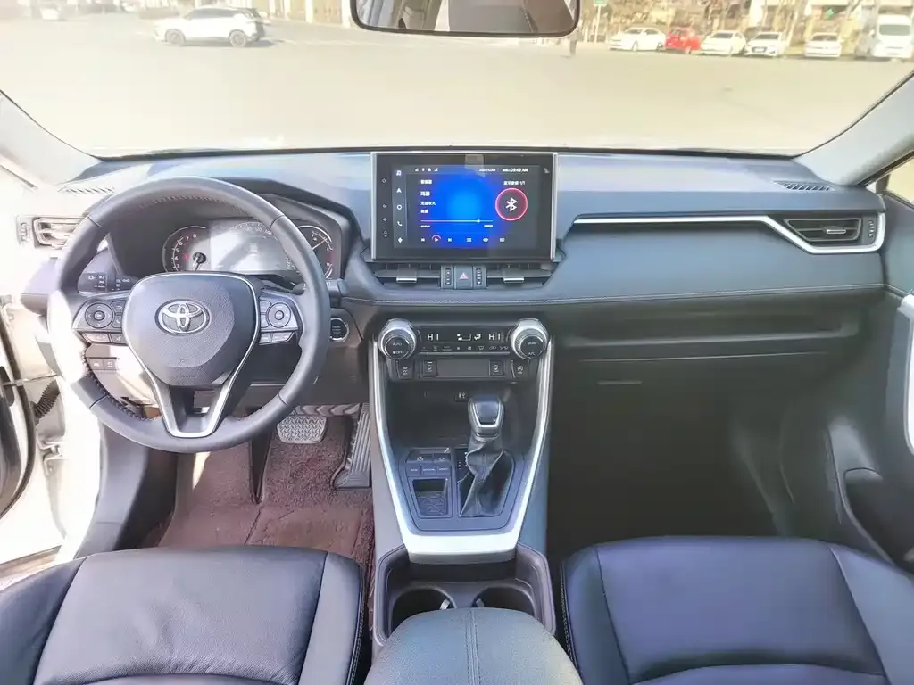 Toyota RAV4 — фото 7