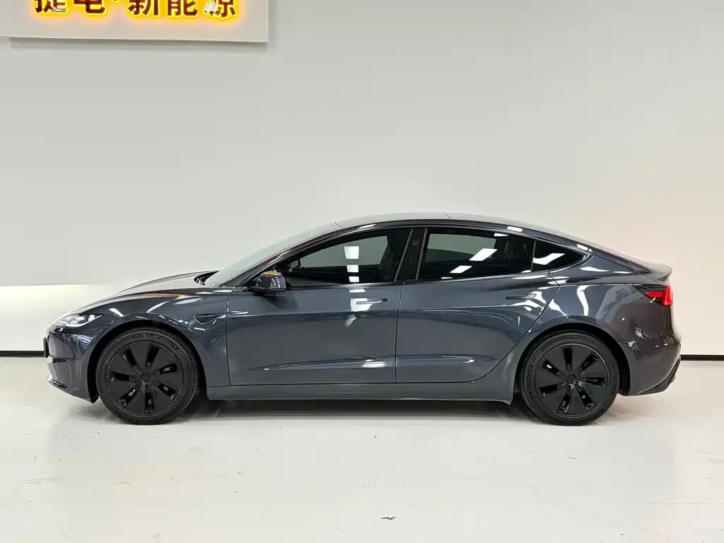 Tesla Model 3 — фото 9