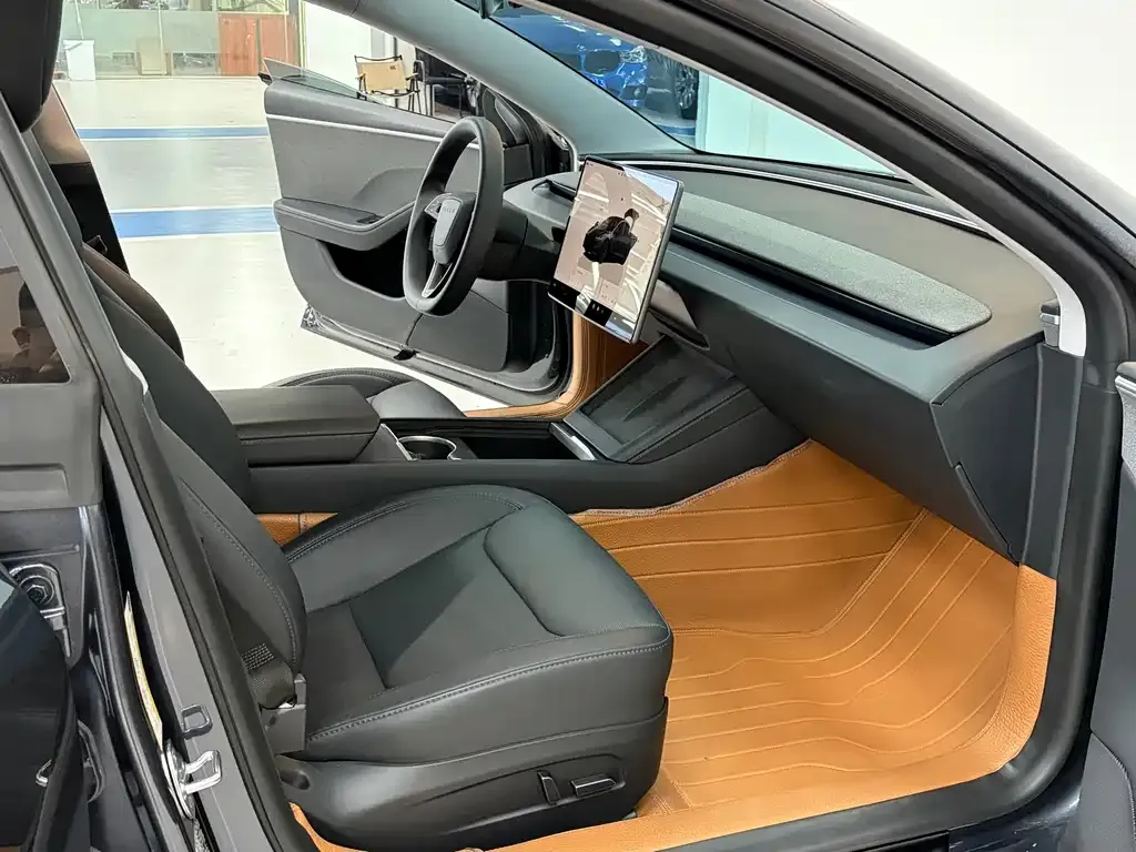 Tesla Model 3 — фото 3