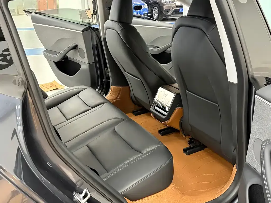 Tesla Model 3 — фото 4