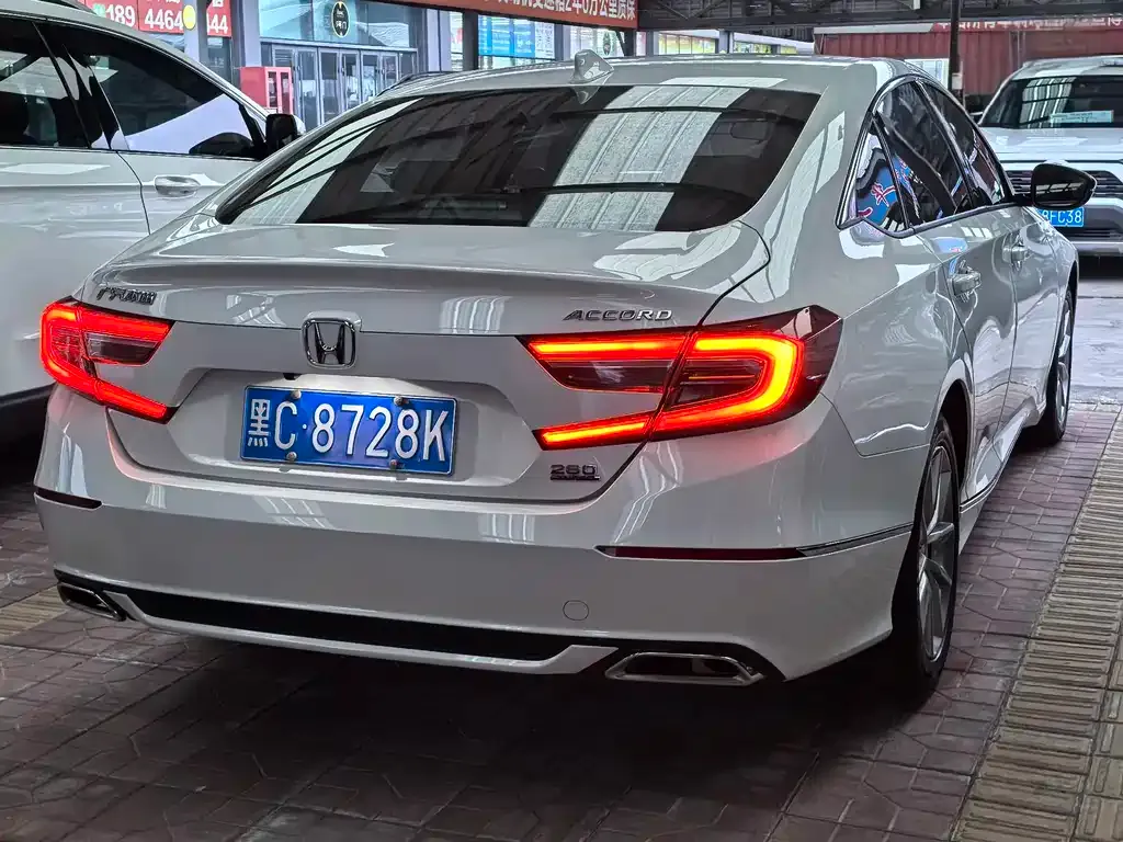 Honda Accord — фото 9