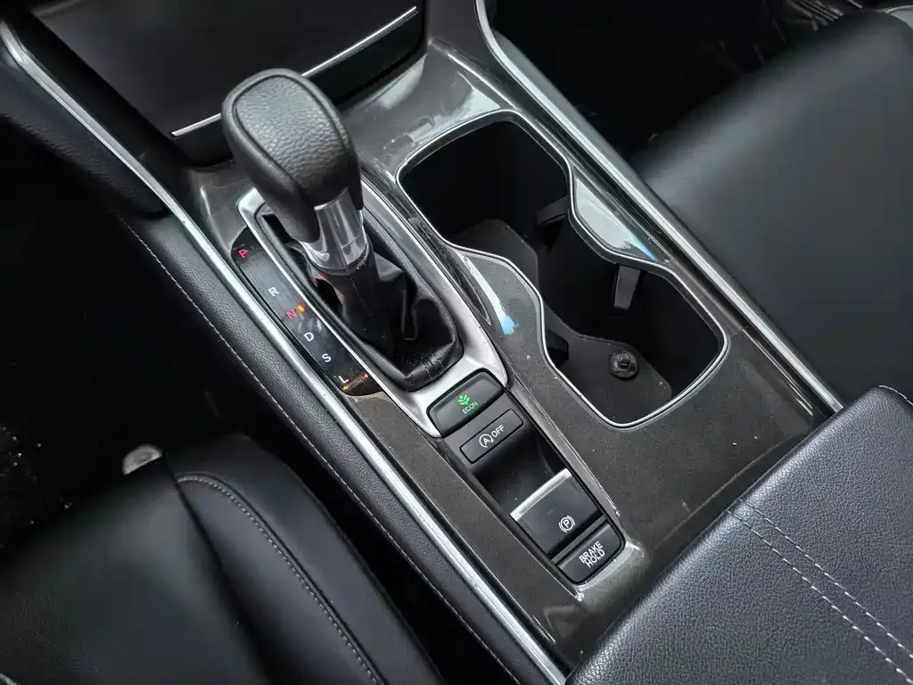 Honda Accord — фото 8