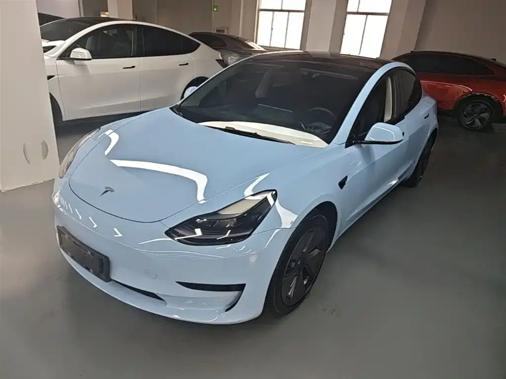 Tesla Model 3 — фото 1