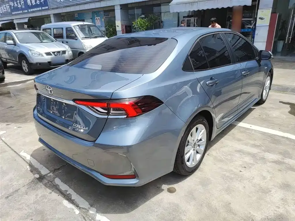 Toyota Corolla — фото 2