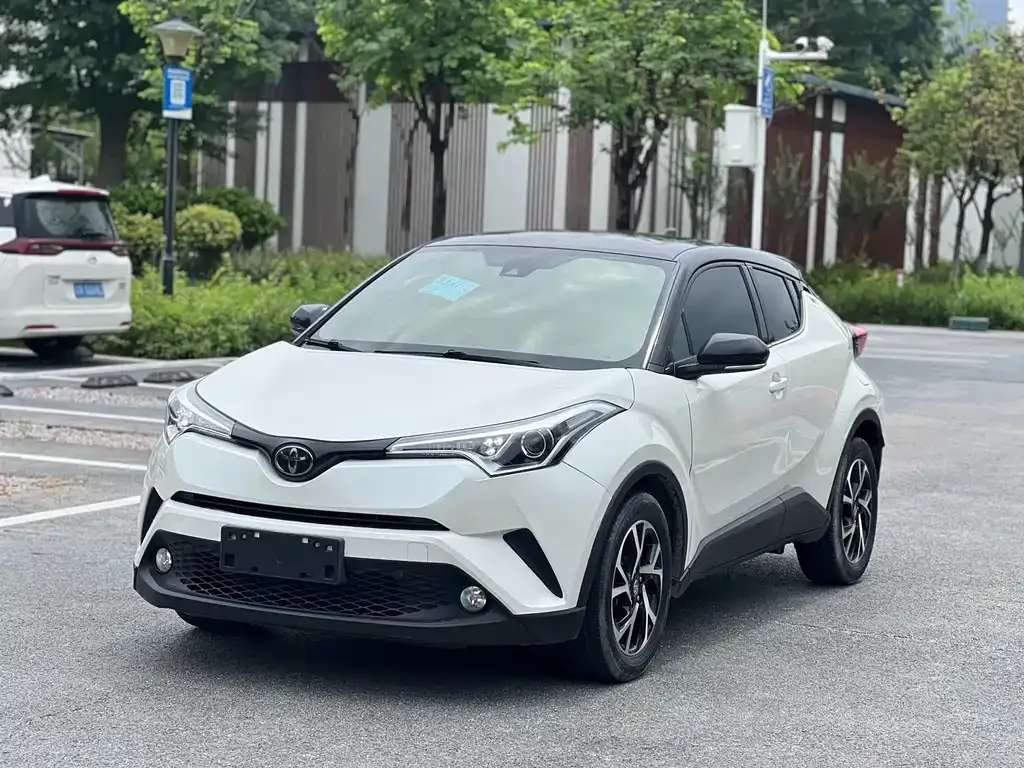 Toyota C-HR — фото 1