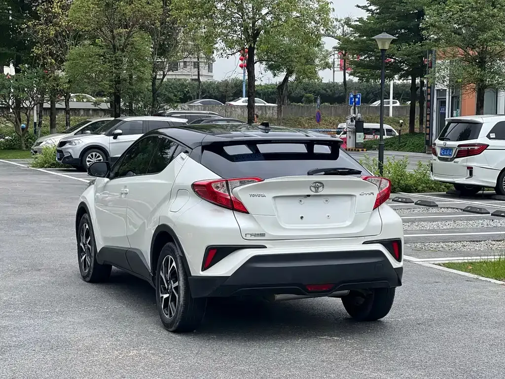 Toyota C-HR — фото 4
