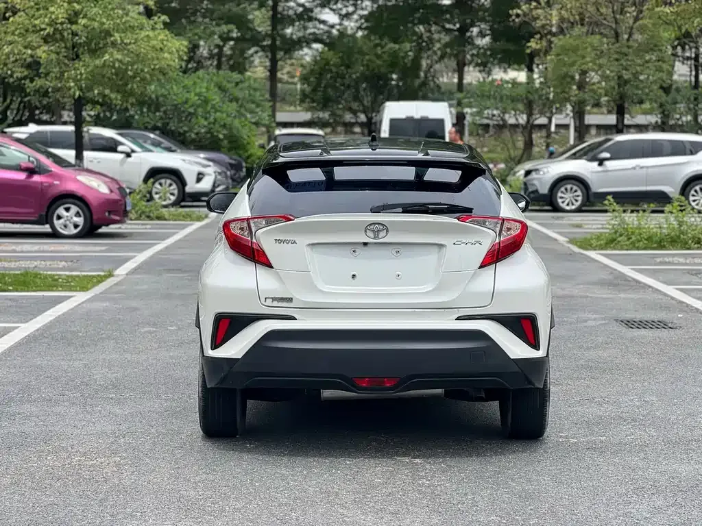 Toyota C-HR — фото 10