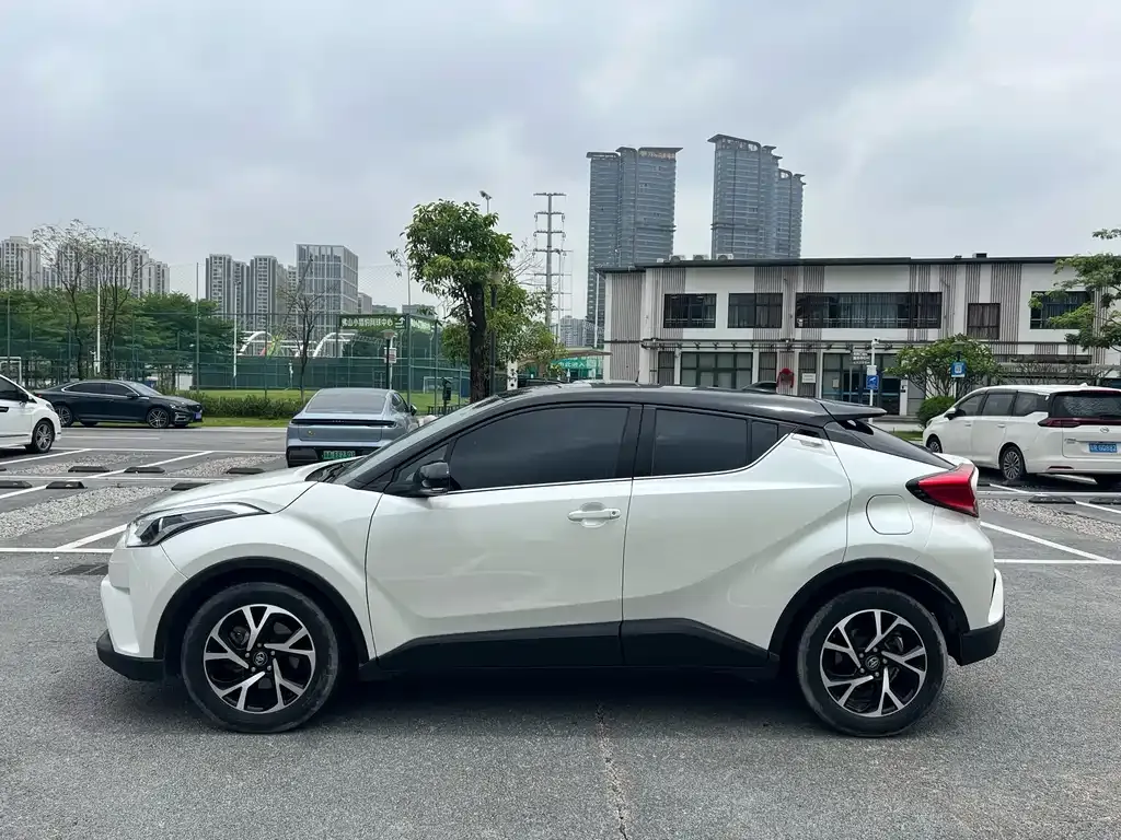 Toyota C-HR — фото 2