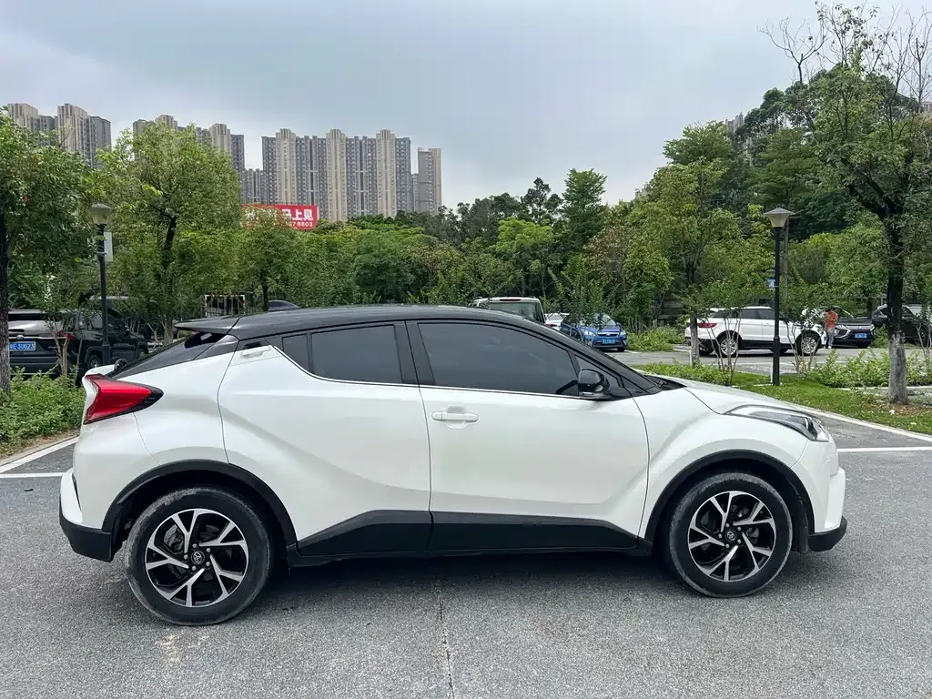 Toyota C-HR — фото 9