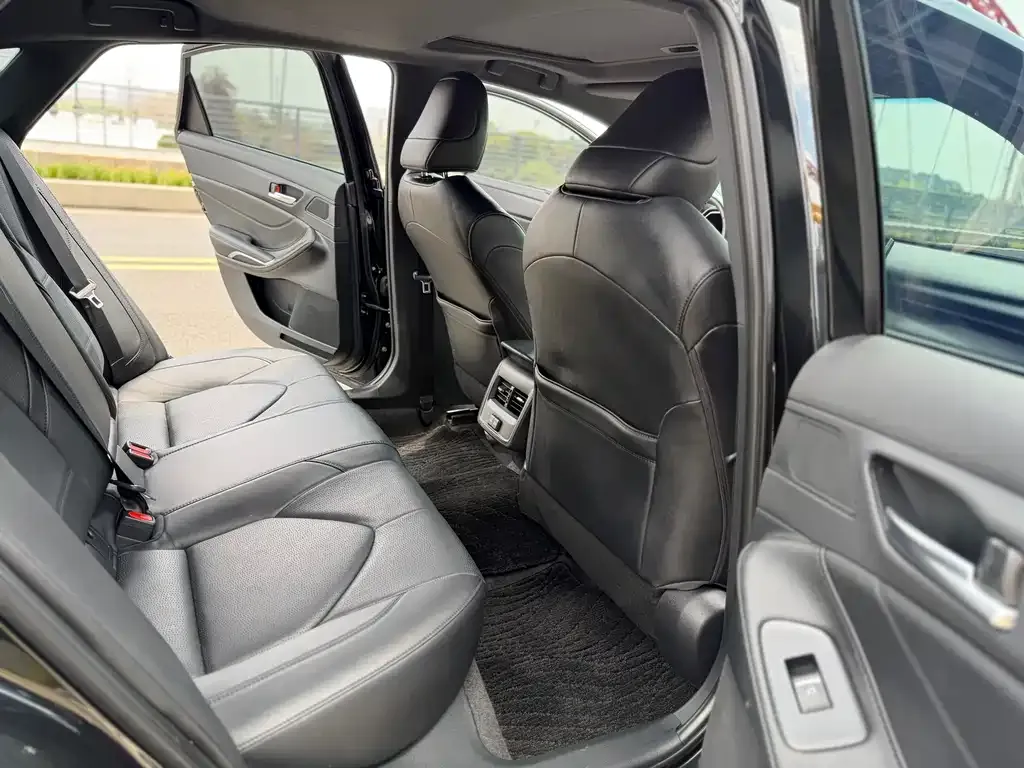 Toyota Avalon 2023 из CN, фото 9