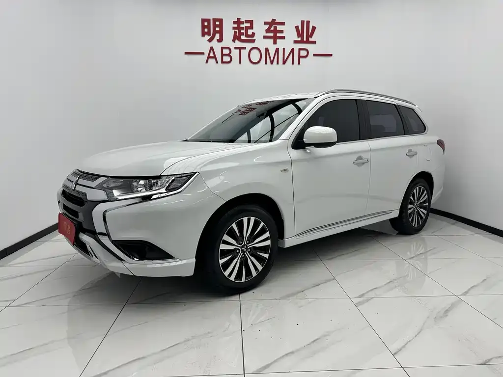 Mitsubishi Outlander 2022 из CN, фото 1