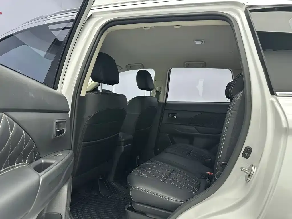 Mitsubishi Outlander 2022 из CN, фото 3