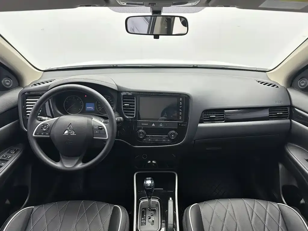 Mitsubishi Outlander 2022 из CN, фото 4