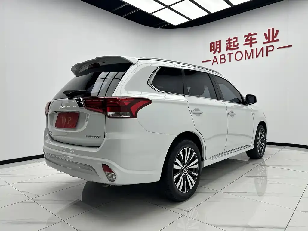 Mitsubishi Outlander 2022 из CN, фото 10