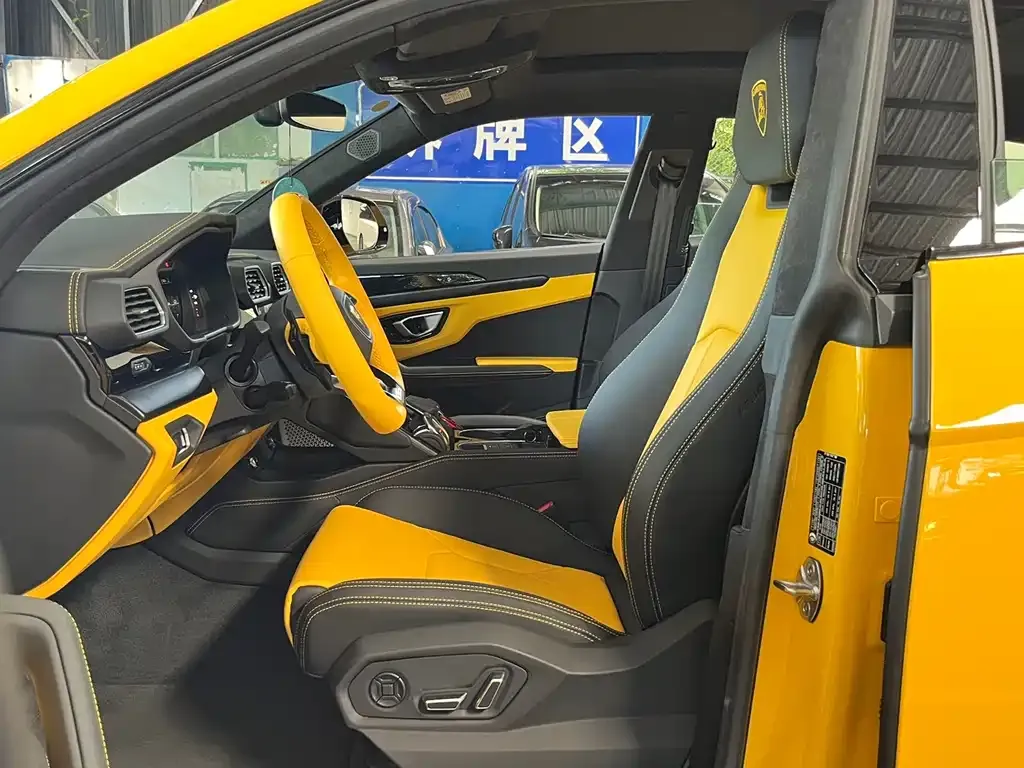 Lamborghini Urus — фото 3