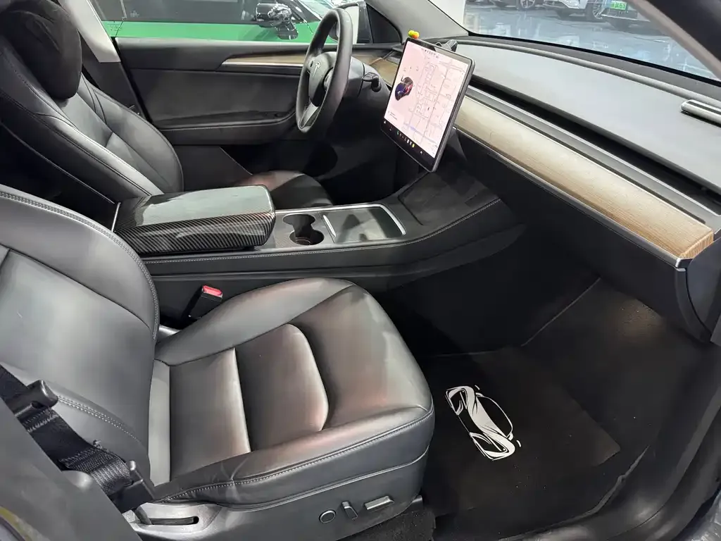 Tesla Model Y — фото 6