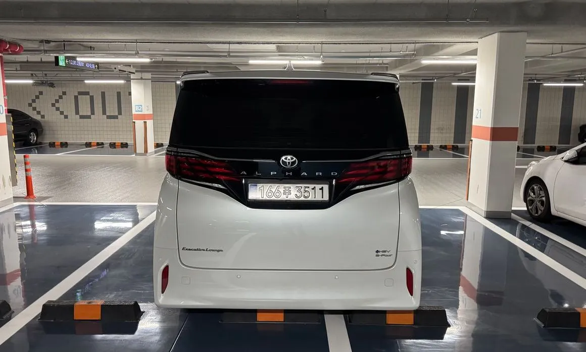 Toyota Alphard — фото 8