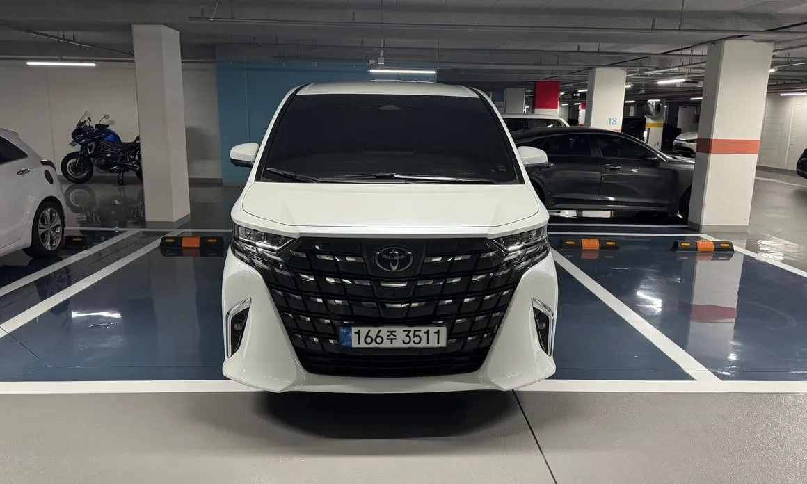 Toyota Alphard — фото 2