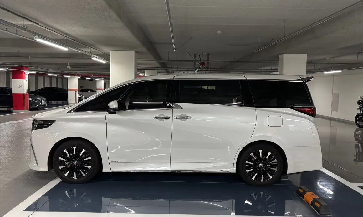 Toyota Alphard — фото 3