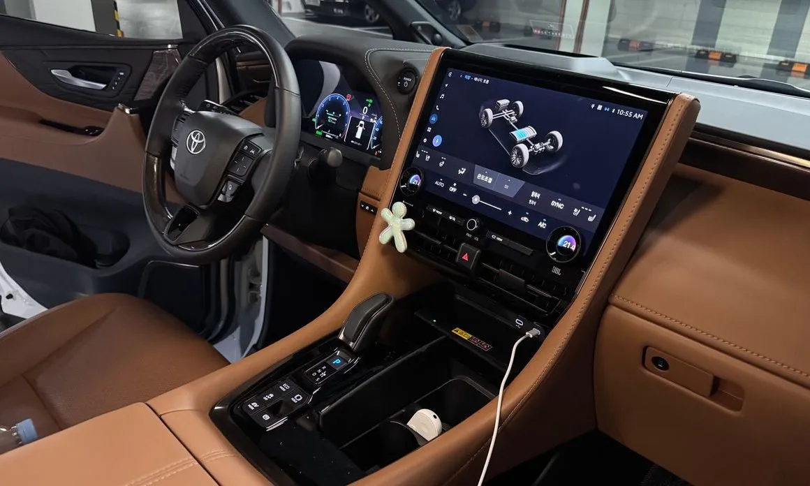 Toyota Alphard — фото 5