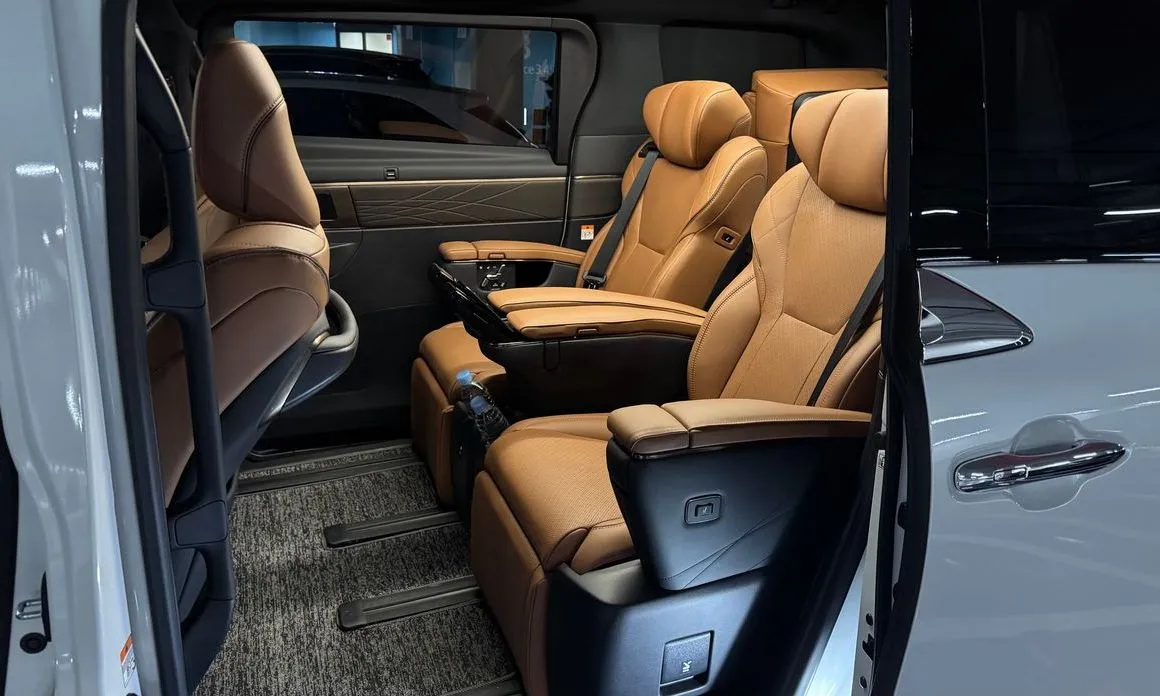 Toyota Alphard — фото 9