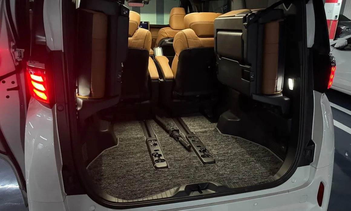 Toyota Alphard — фото 4
