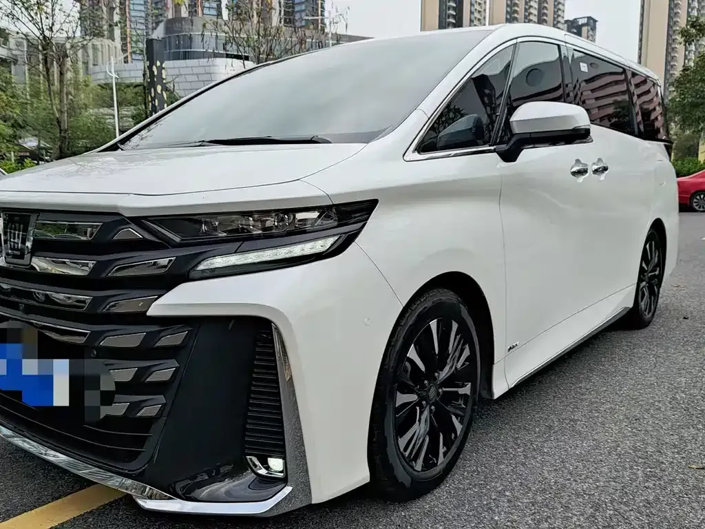 Toyota Vellfire — фото 1