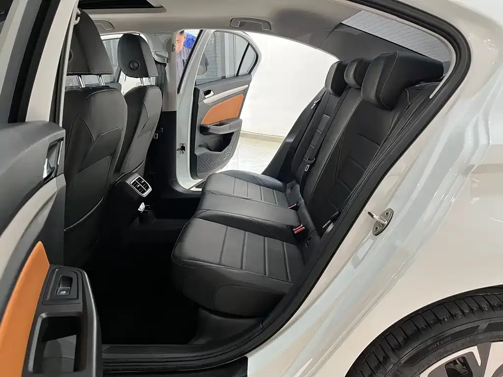 Volkswagen Bora 2023 из CN, фото 8