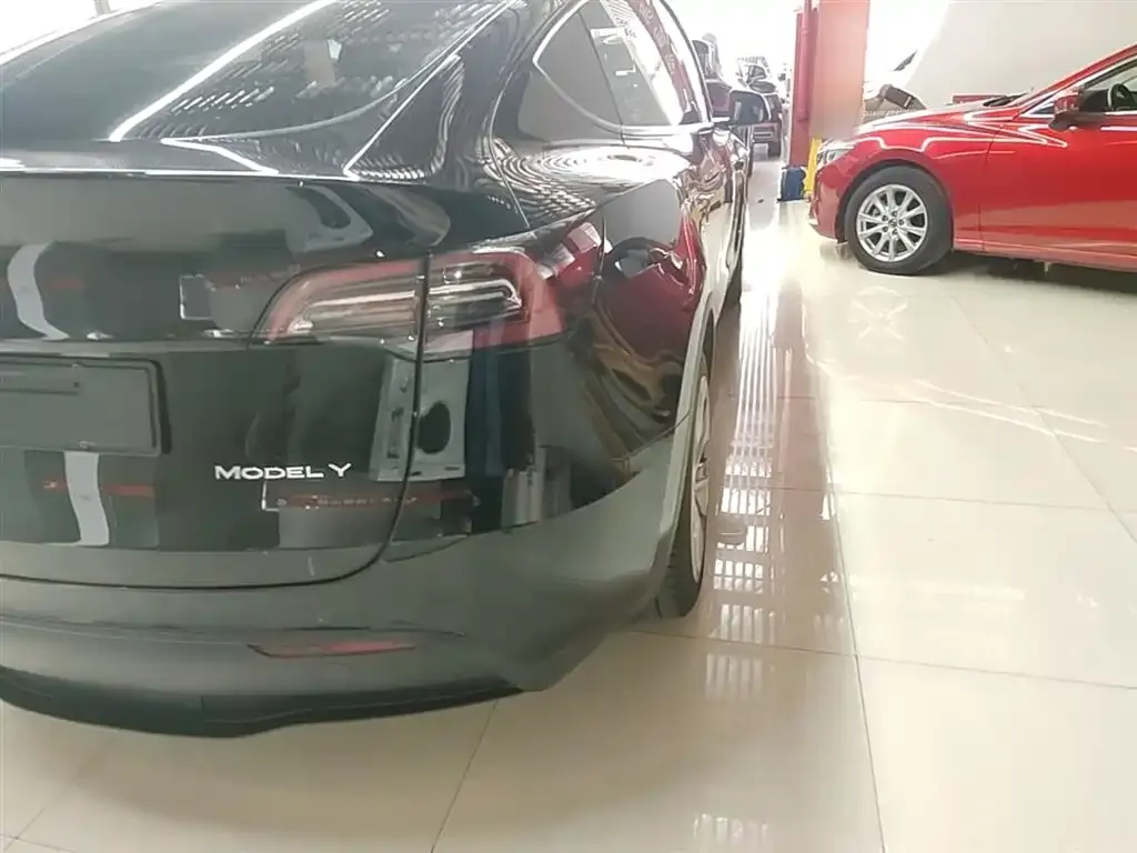 Tesla Model Y — фото 5