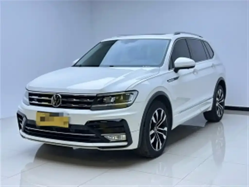 Volkswagen Tiguan L — фото 1
