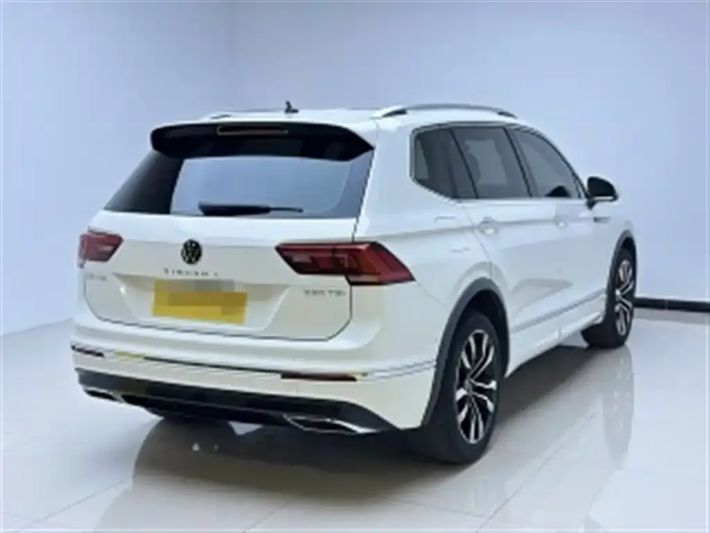 Volkswagen Tiguan L — фото 2