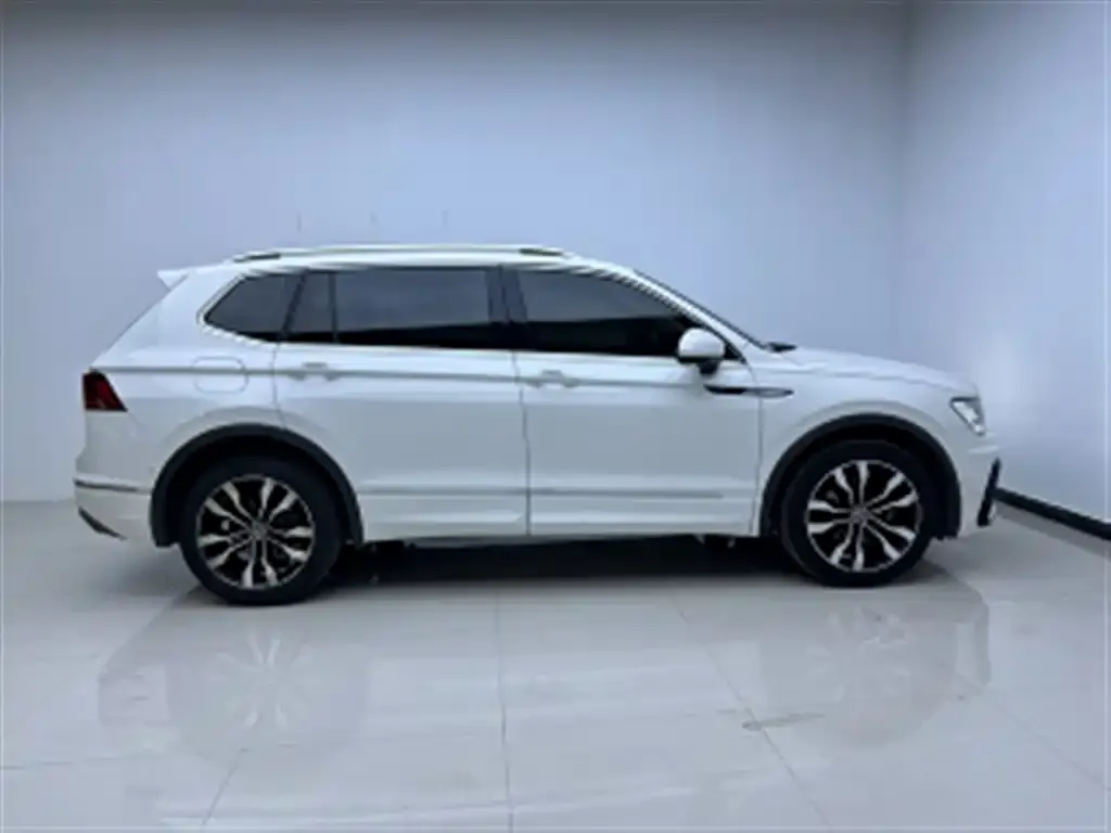 Volkswagen Tiguan L — фото 4
