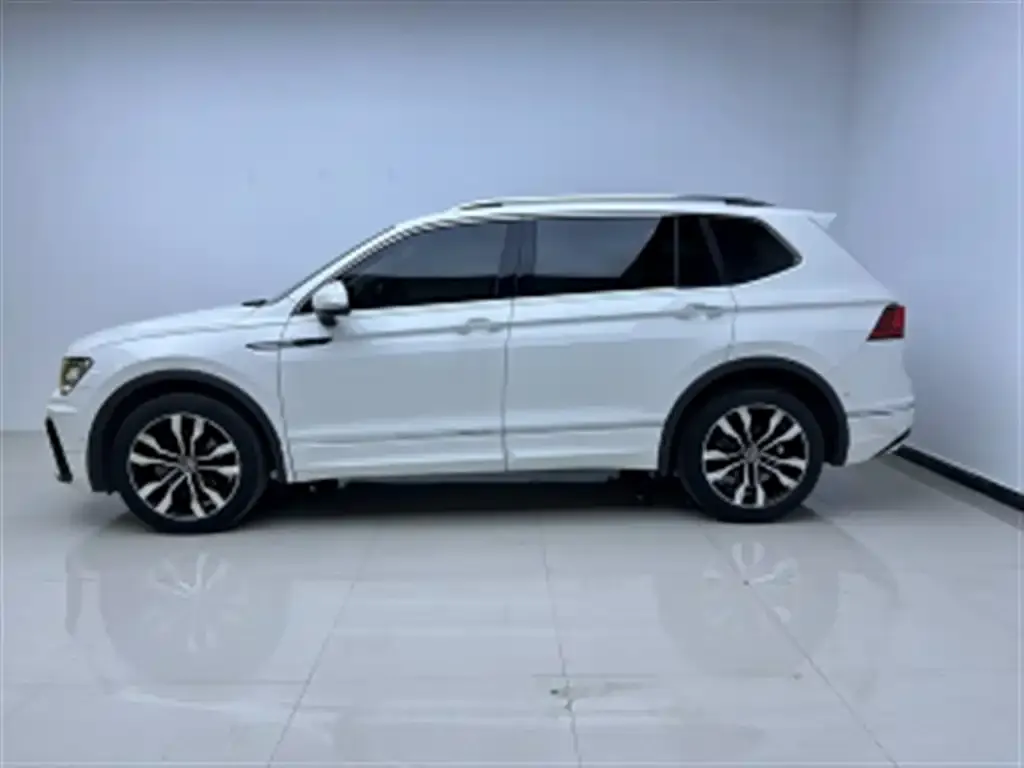 Volkswagen Tiguan L — фото 6
