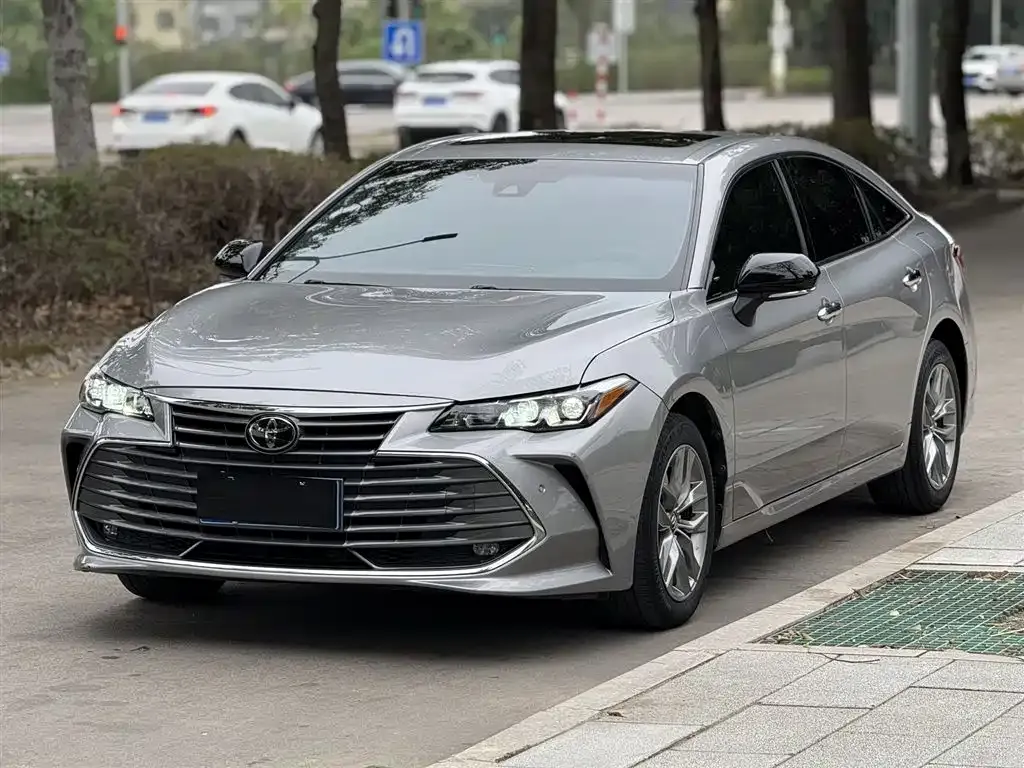 Toyota Avalon — фото 1