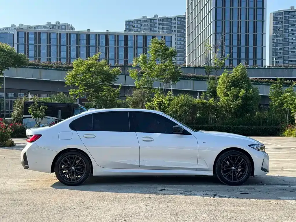 BMW 3 Series 2023 из CN, фото 7