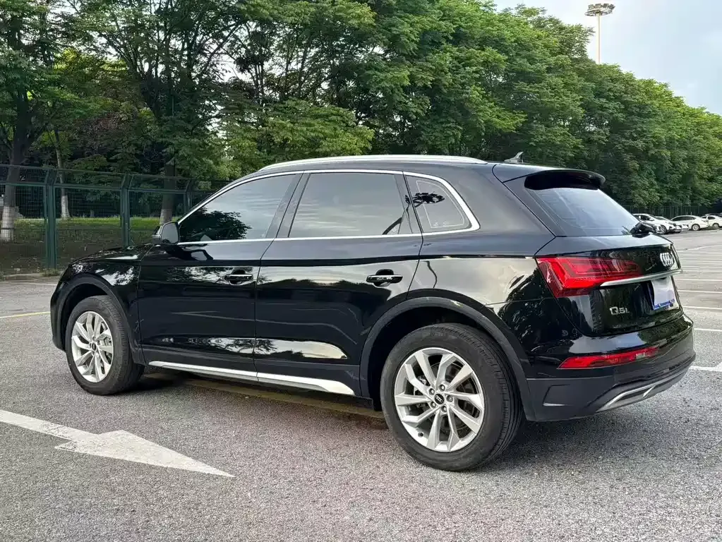 Audi Q5L — фото 8