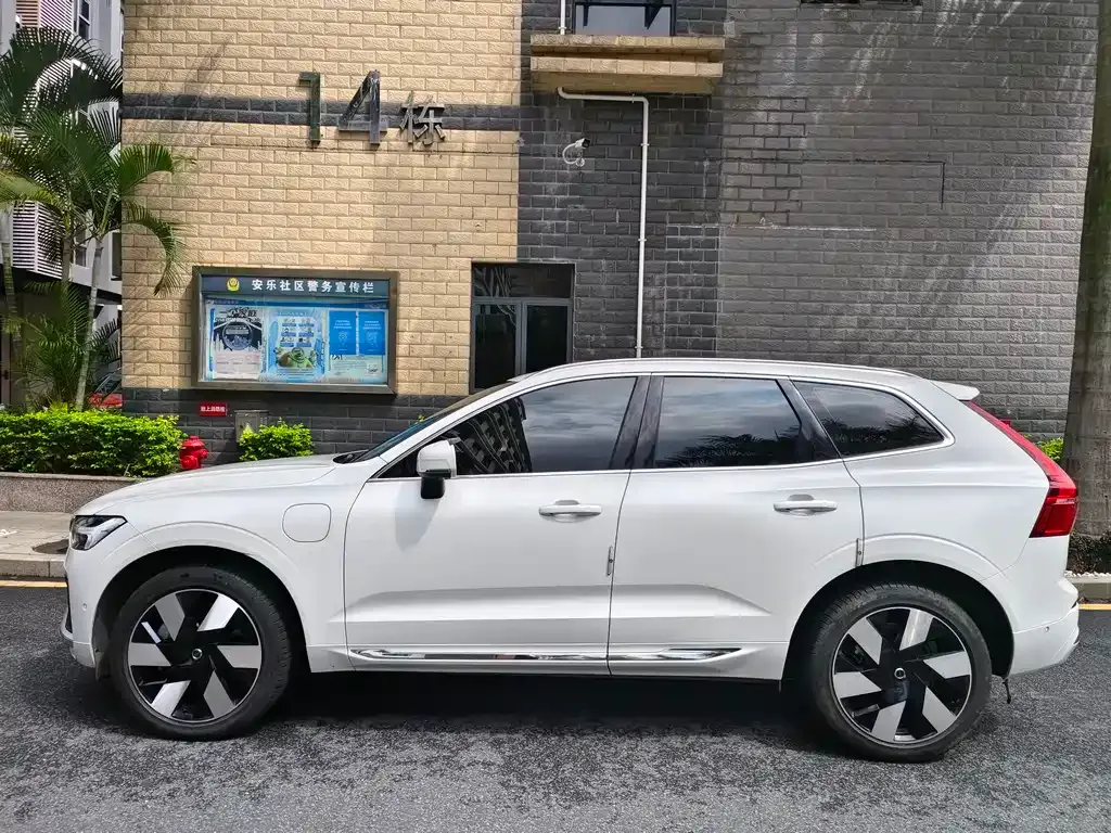 Volvo XC60 PHEV 2024 из CN, фото 5