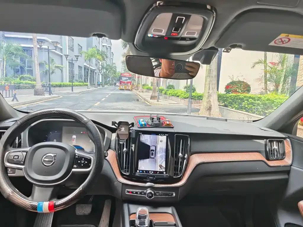 Volvo XC60 PHEV 2024 из CN, фото 3