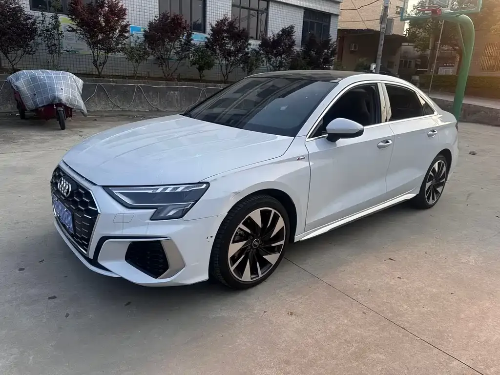 Audi A3 — фото 1