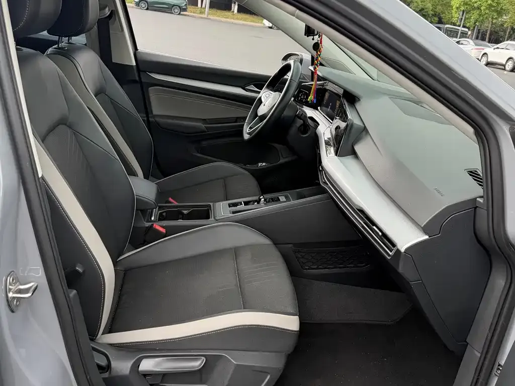 Volkswagen Golf 2022 из CN, фото 6