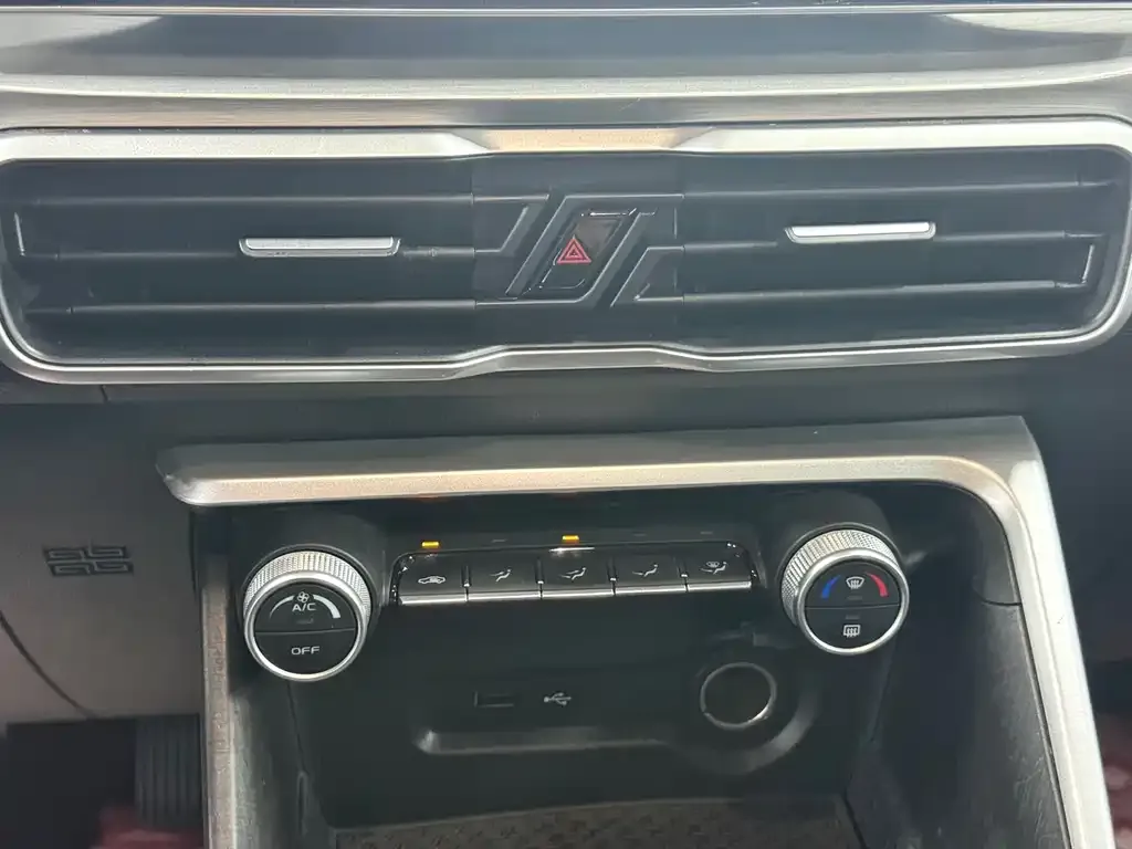 Geely Binyue 2021 из CN, фото 2
