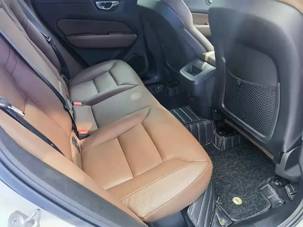 Volvo XC60 2022 из CN, фото 3